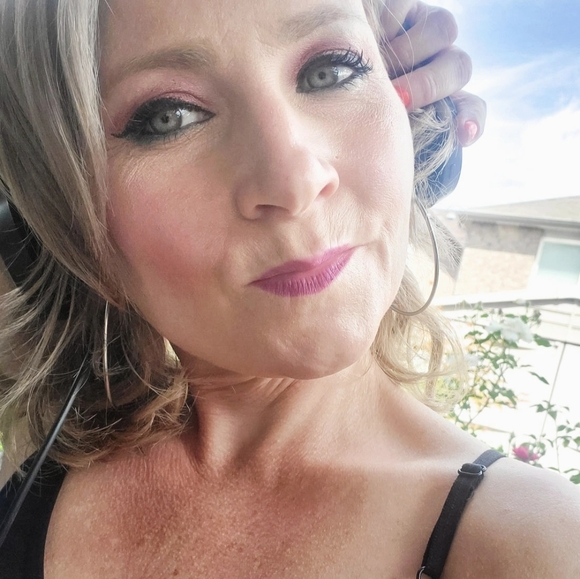 Meet your Posher, Kim - Picture 2 of 11